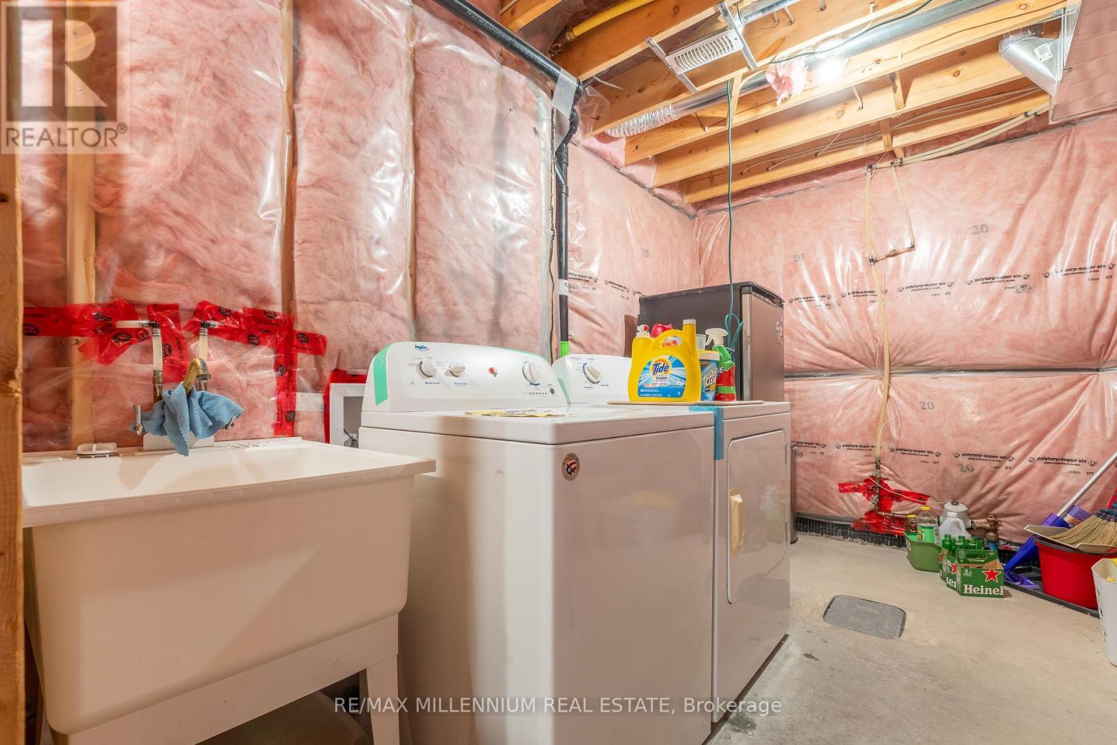 365 Beech Street, Lucan Biddulph, ON - Indoor Photo Showing Laundry Room