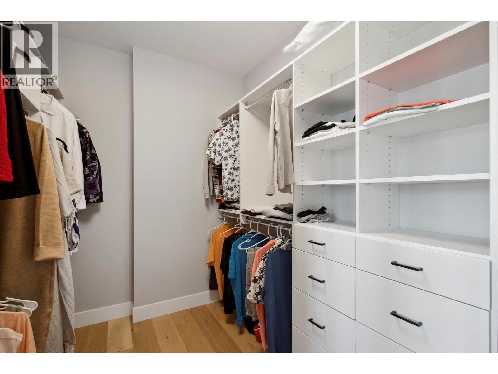 3580 Boxwood Road, Kelowna, BC - Indoor With Storage