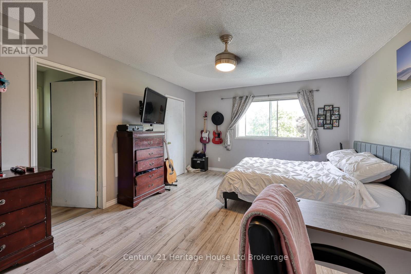 60 Canrobert Street, Woodstock (Woodstock - South), ON - Indoor Photo Showing Bedroom