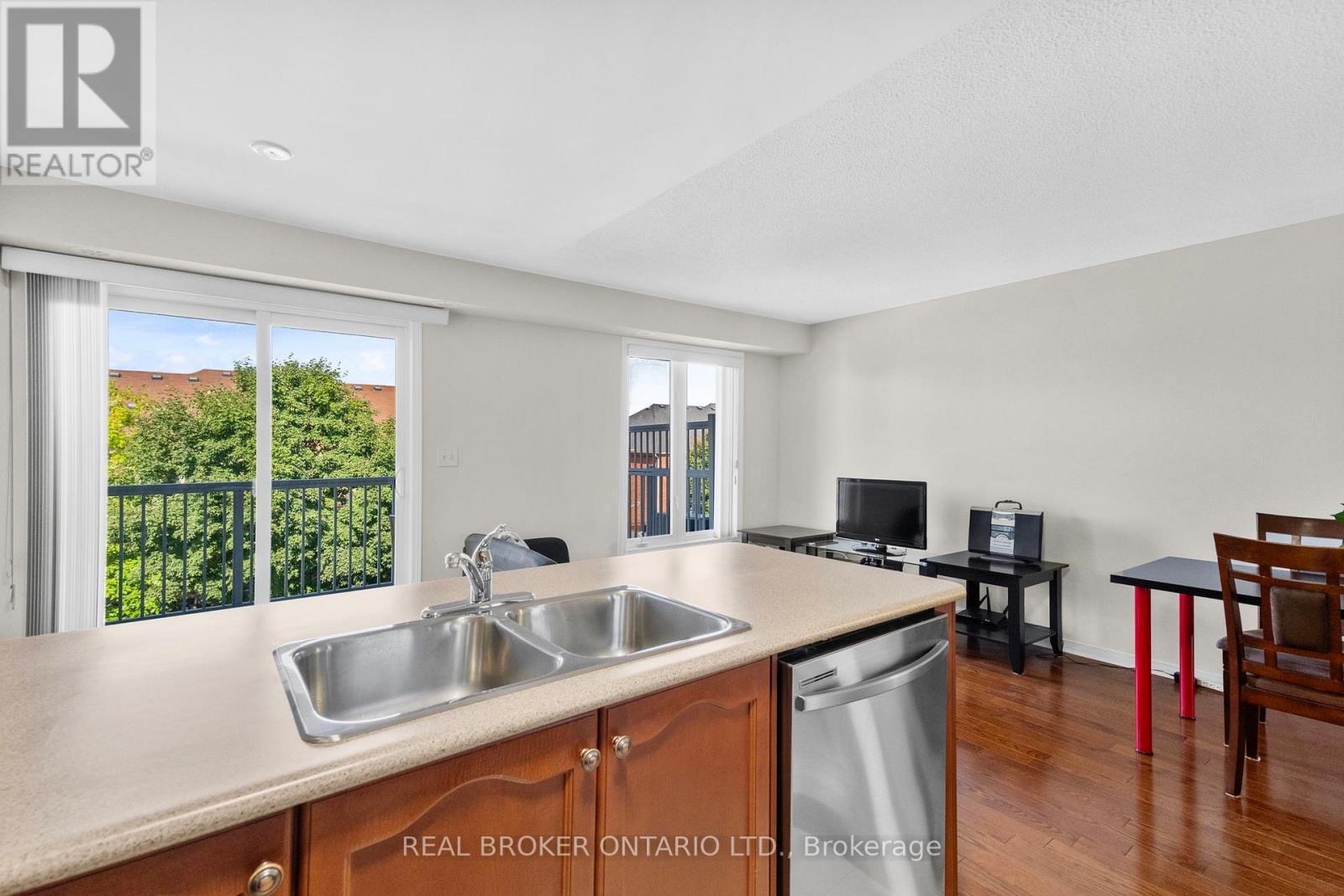 27 - 649E Warden Avenue, Toronto, ON - Indoor Photo Showing Kitchen With Double Sink
