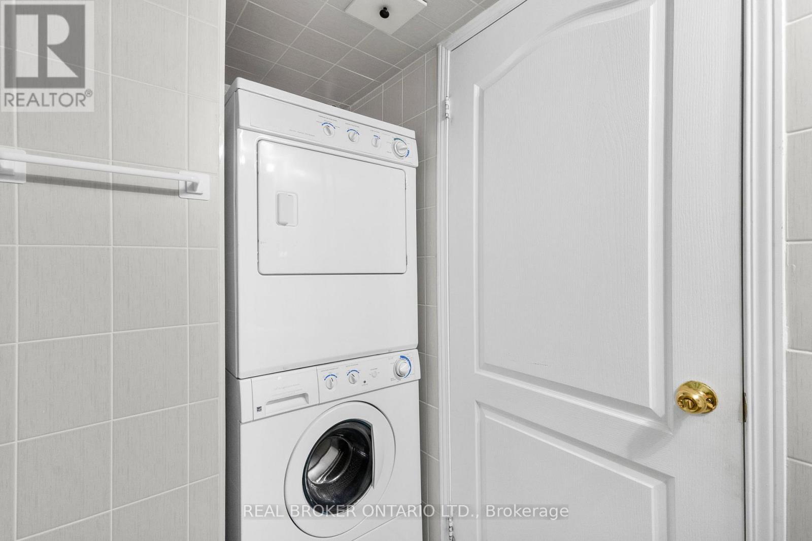 27 - 649E Warden Avenue, Toronto, ON - Indoor Photo Showing Laundry Room