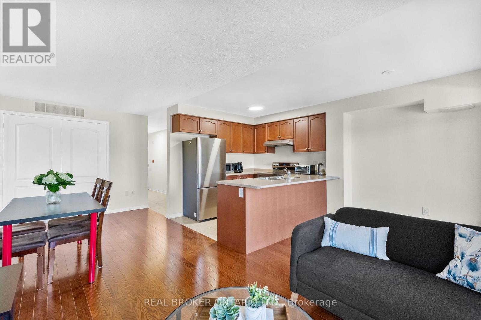 27 - 649E Warden Avenue, Toronto, ON - Indoor Photo Showing Other Room