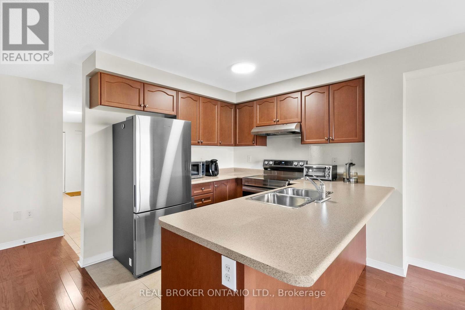 27 - 649E Warden Avenue, Toronto, ON - Indoor Photo Showing Kitchen With Double Sink