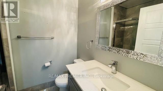 102 Northover Street, Toronto, ON - Indoor Photo Showing Bathroom