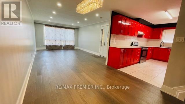 102 Northover Street, Toronto, ON - Indoor Photo Showing Kitchen