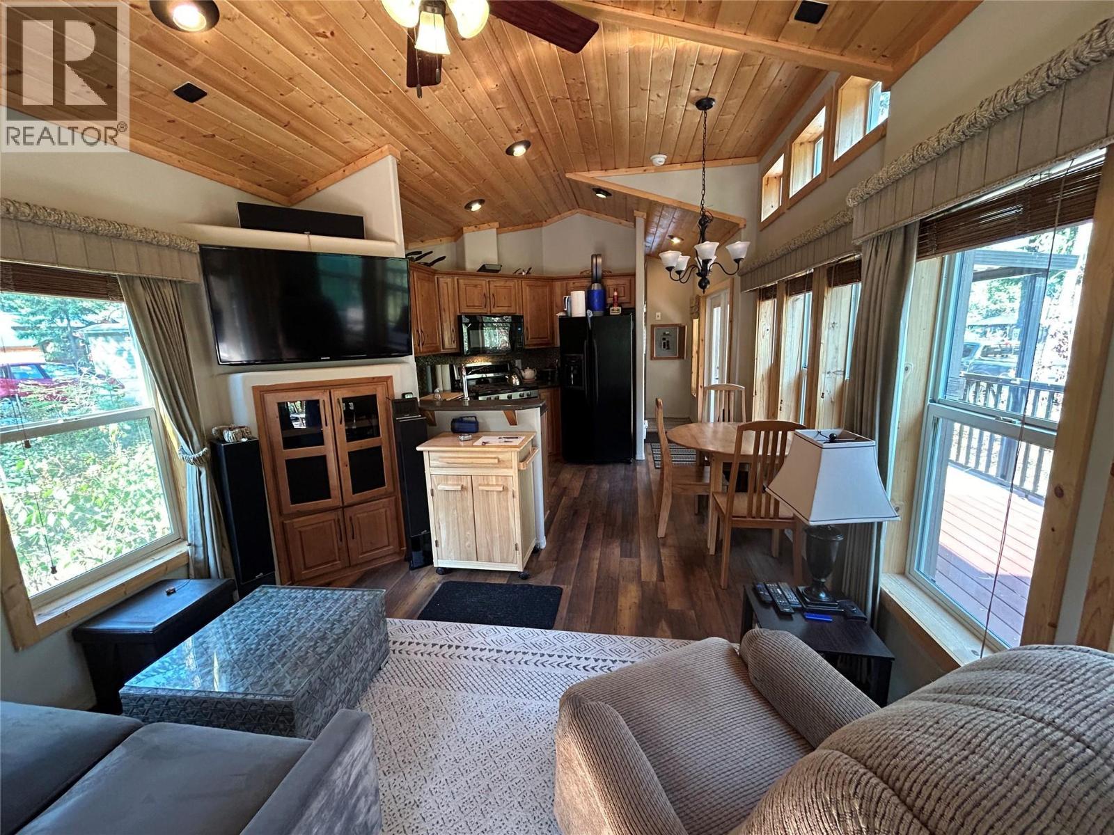 4835 Paradise Valley Drive Unit# 33, Peachland, BC