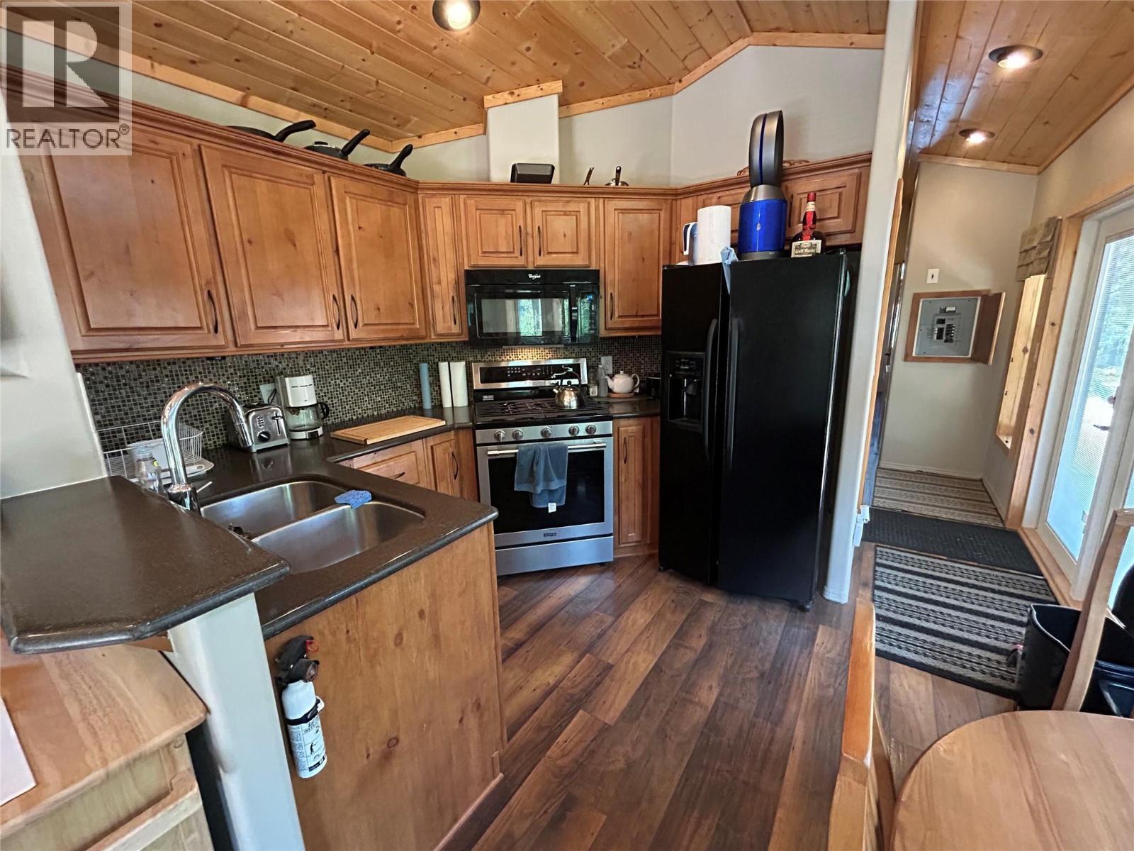 4835 Paradise Valley Drive Unit# 33, Peachland, BC