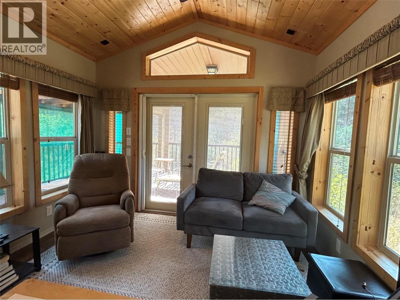 4835 Paradise Valley Drive Unit# 33, Peachland, BC