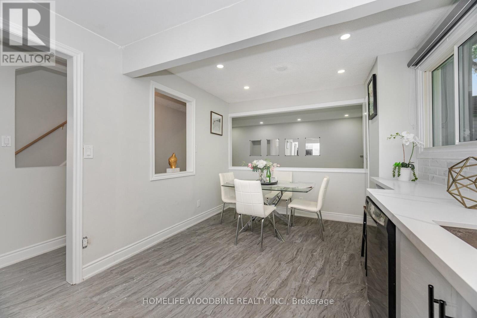 22 Highview Trail, Brampton, ON - Indoor