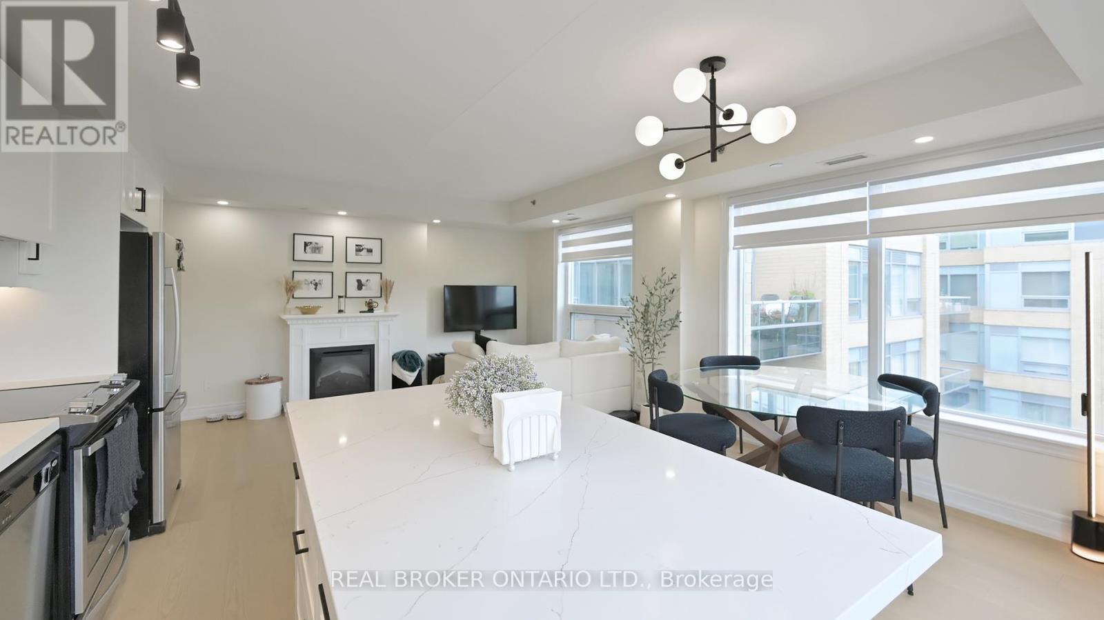 415 - 701 Sheppard Avenue W, Toronto, ON - Indoor