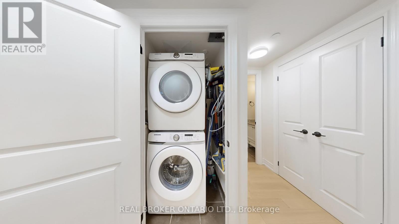 415 - 701 Sheppard Avenue W, Toronto, ON - Indoor Photo Showing Laundry Room