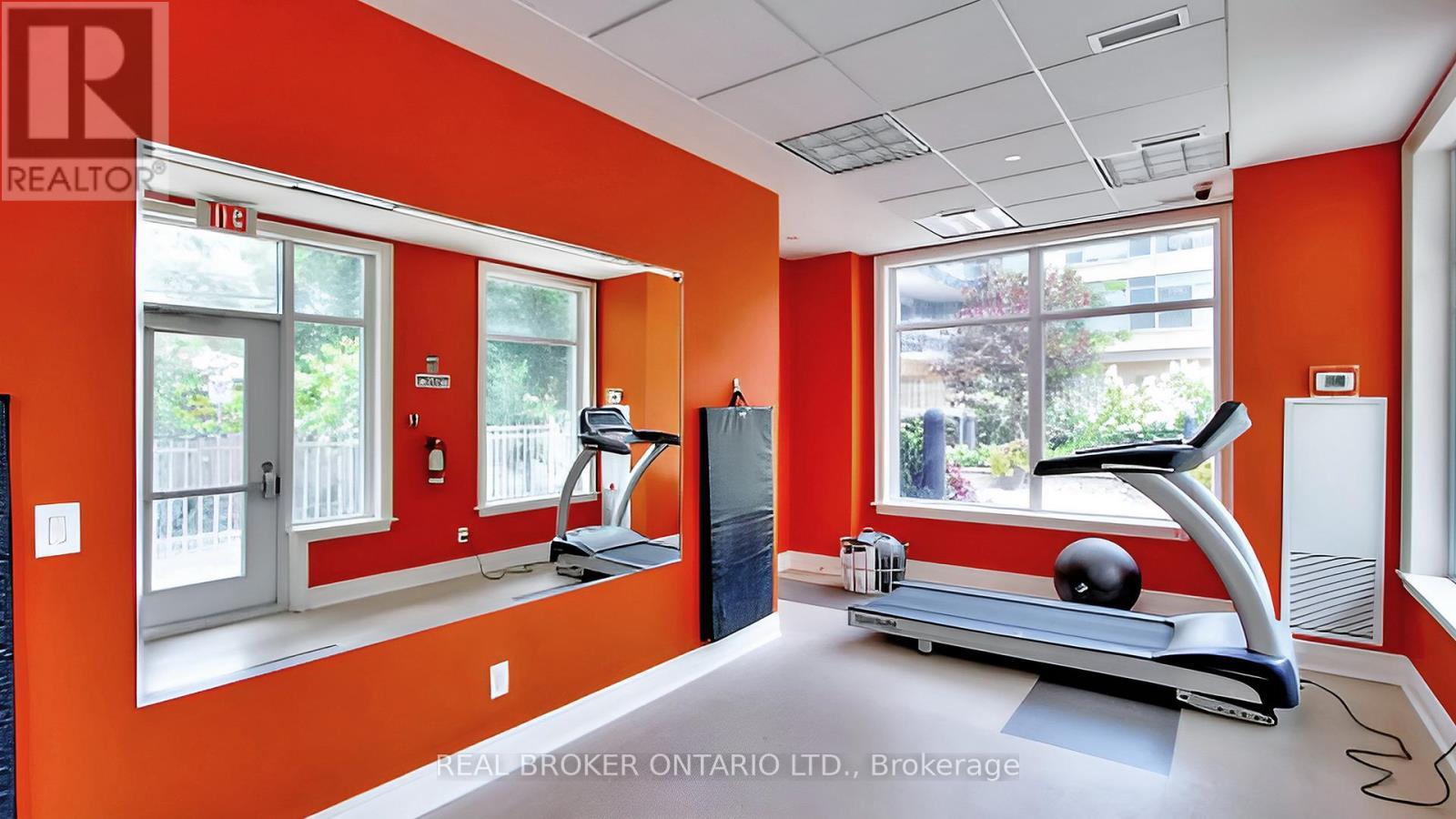 415 - 701 Sheppard Avenue W, Toronto, ON - Indoor Photo Showing Gym Room