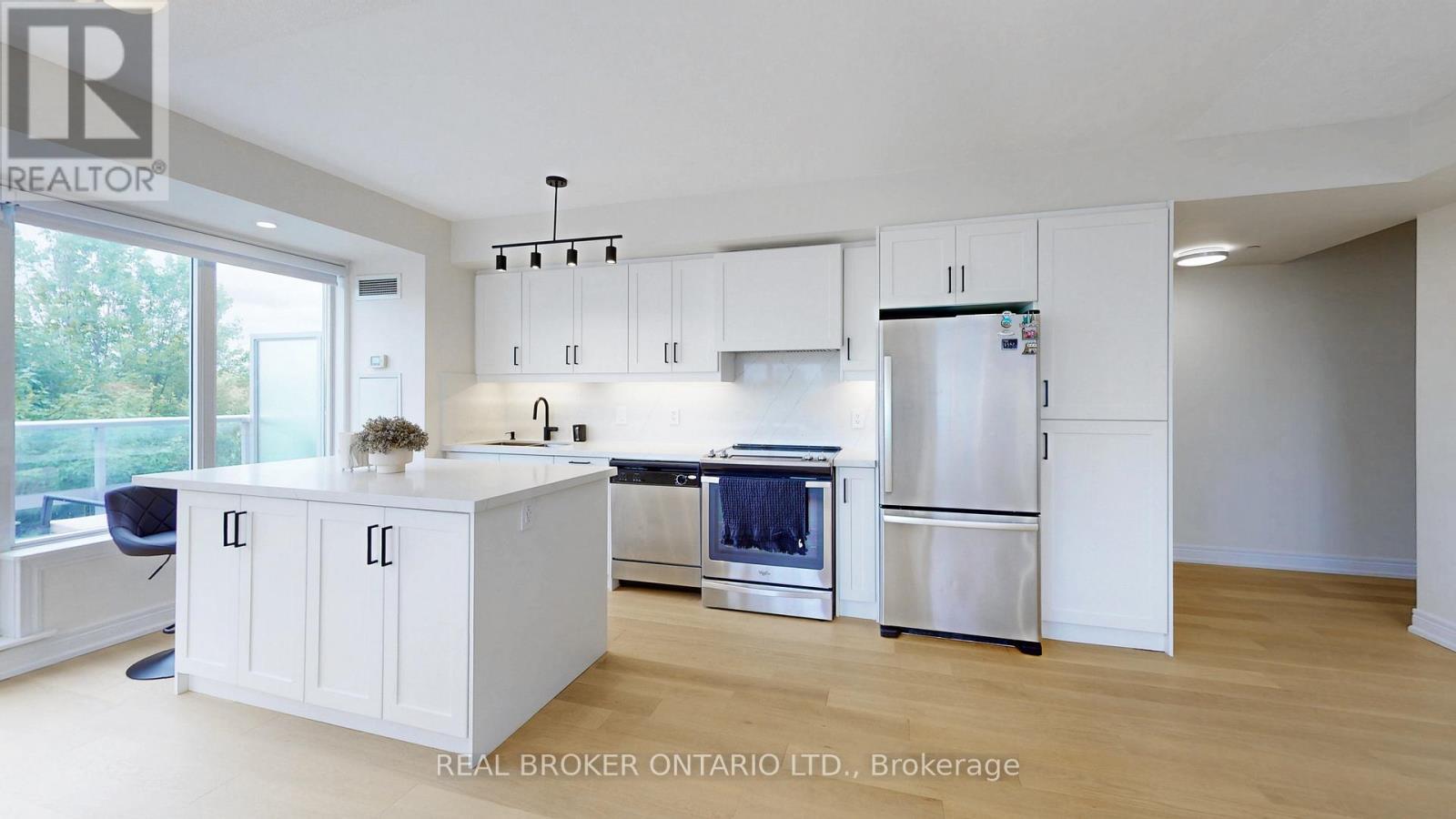 415 - 701 Sheppard Avenue W, Toronto, ON - Indoor Photo Showing Kitchen With Stainless Steel Kitchen With Upgraded Kitchen