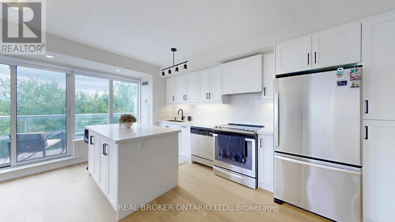 415 - 701 Sheppard Avenue W, Toronto, ON - Indoor Photo Showing Kitchen With Stainless Steel Kitchen