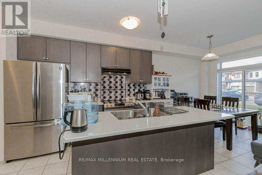 31 - 8273 Tulip Tree Drive, Niagara Falls, ON - Indoor Photo Showing Kitchen With Double Sink With Upgraded Kitchen