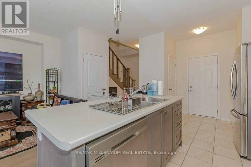 31 - 8273 Tulip Tree Drive, Niagara Falls, ON - Indoor Photo Showing Kitchen With Upgraded Kitchen