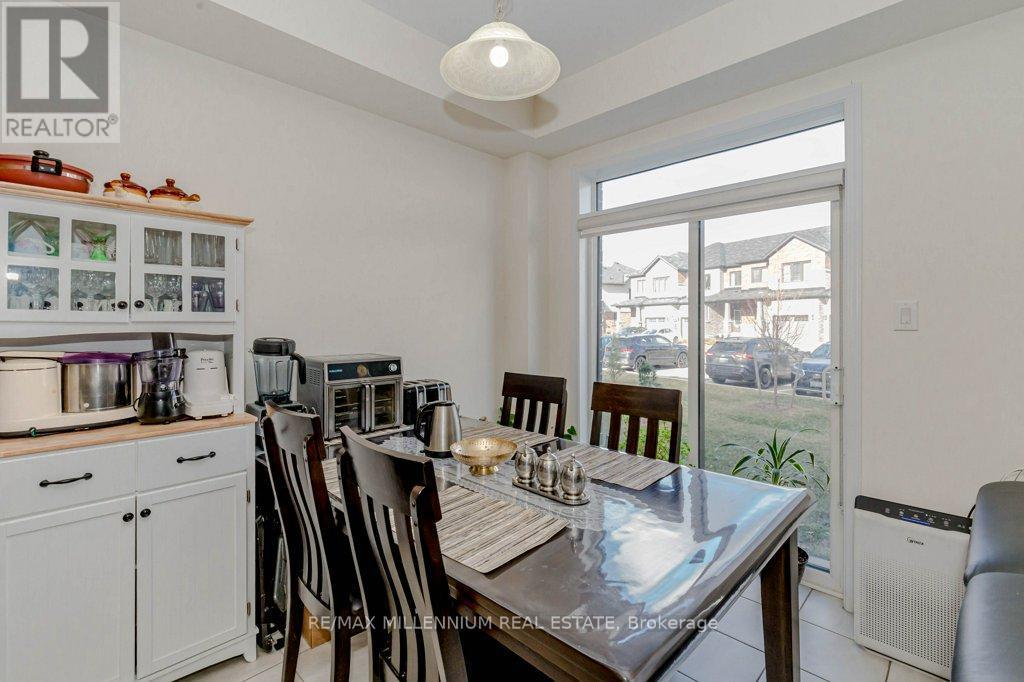 31 - 8273 Tulip Tree Drive, Niagara Falls, ON - Indoor Photo Showing Dining Room