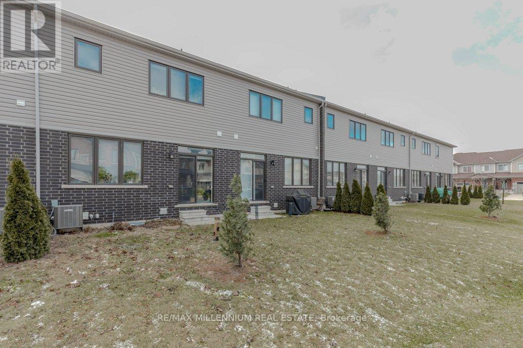 31 - 8273 Tulip Tree Drive, Niagara Falls, ON - Outdoor