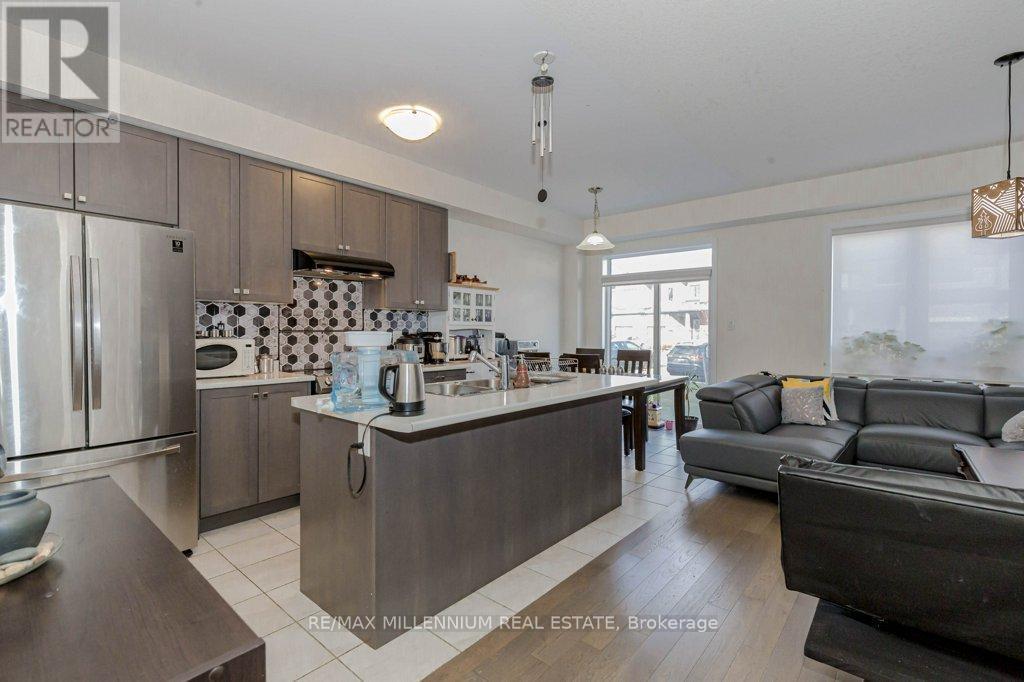 31 - 8273 Tulip Tree Drive, Niagara Falls, ON - Indoor Photo Showing Kitchen With Upgraded Kitchen