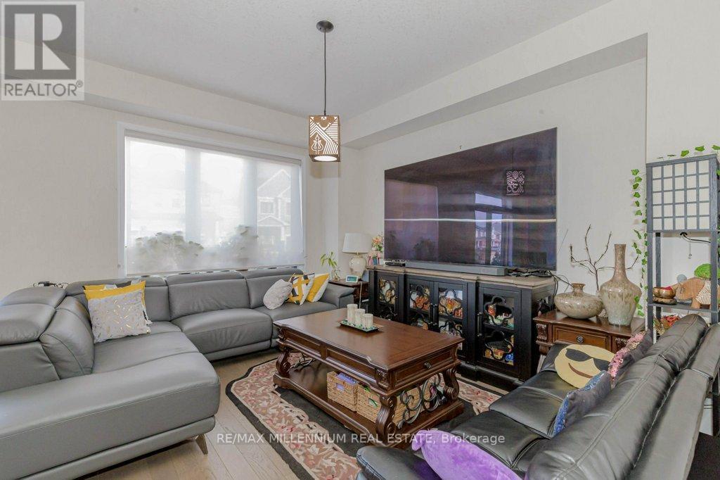 31 - 8273 Tulip Tree Drive, Niagara Falls, ON - Indoor Photo Showing Living Room