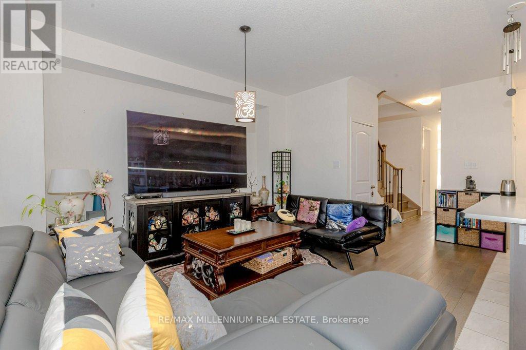 31 - 8273 Tulip Tree Drive, Niagara Falls, ON - Indoor Photo Showing Living Room