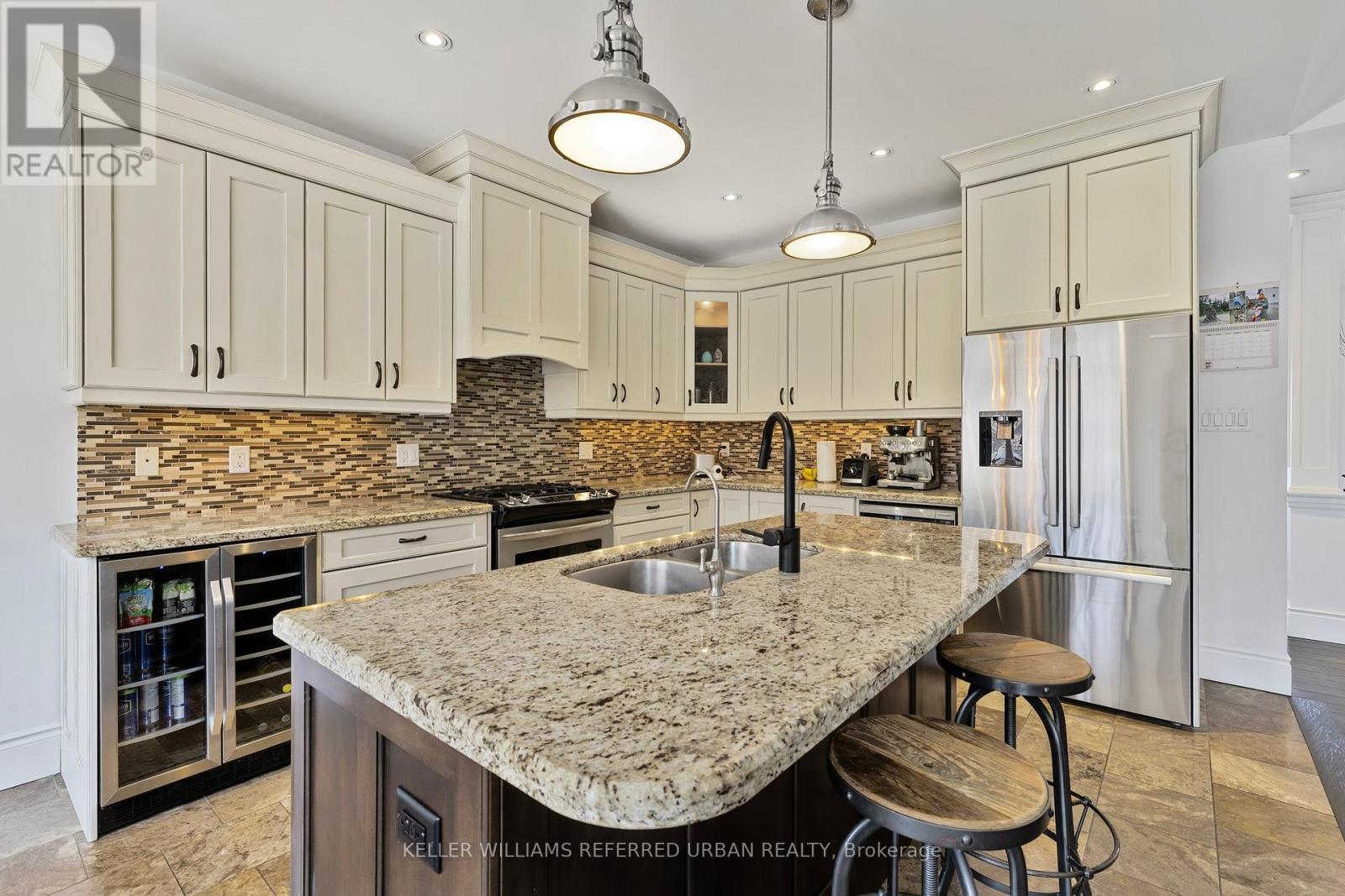25 Heron Boulevard, Springwater, ON - Indoor Photo Showing Kitchen With Stainless Steel Kitchen With Double Sink With Upgraded Kitchen