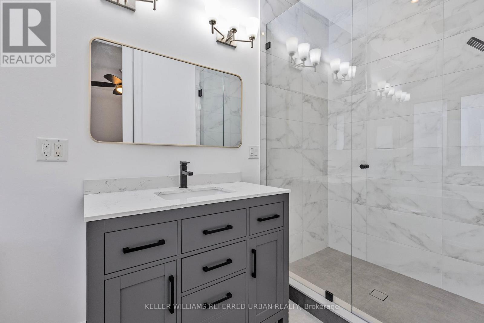 25 Heron Boulevard, Springwater, ON - Indoor Photo Showing Bathroom