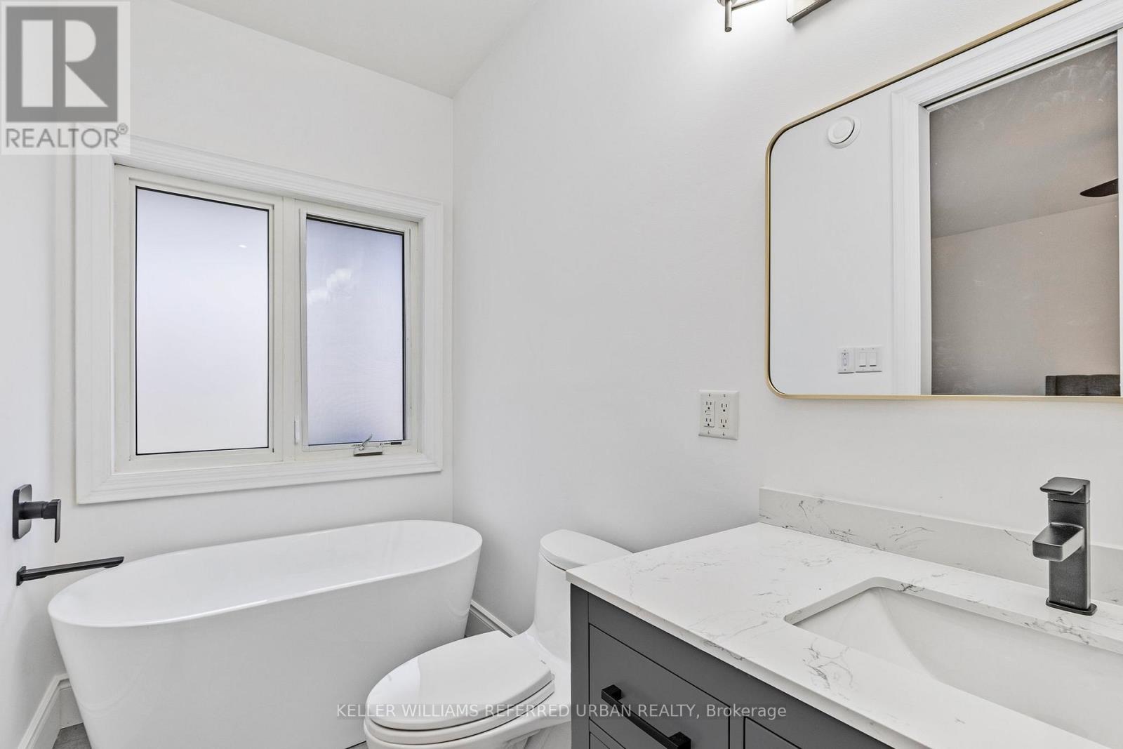 25 Heron Boulevard, Springwater, ON - Indoor Photo Showing Bathroom