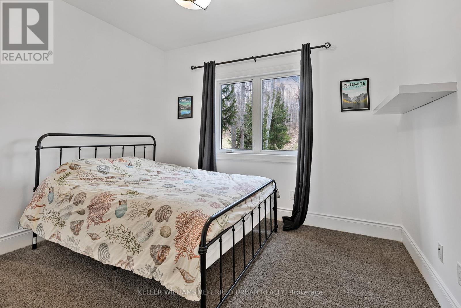 25 Heron Boulevard, Springwater, ON - Indoor Photo Showing Bedroom