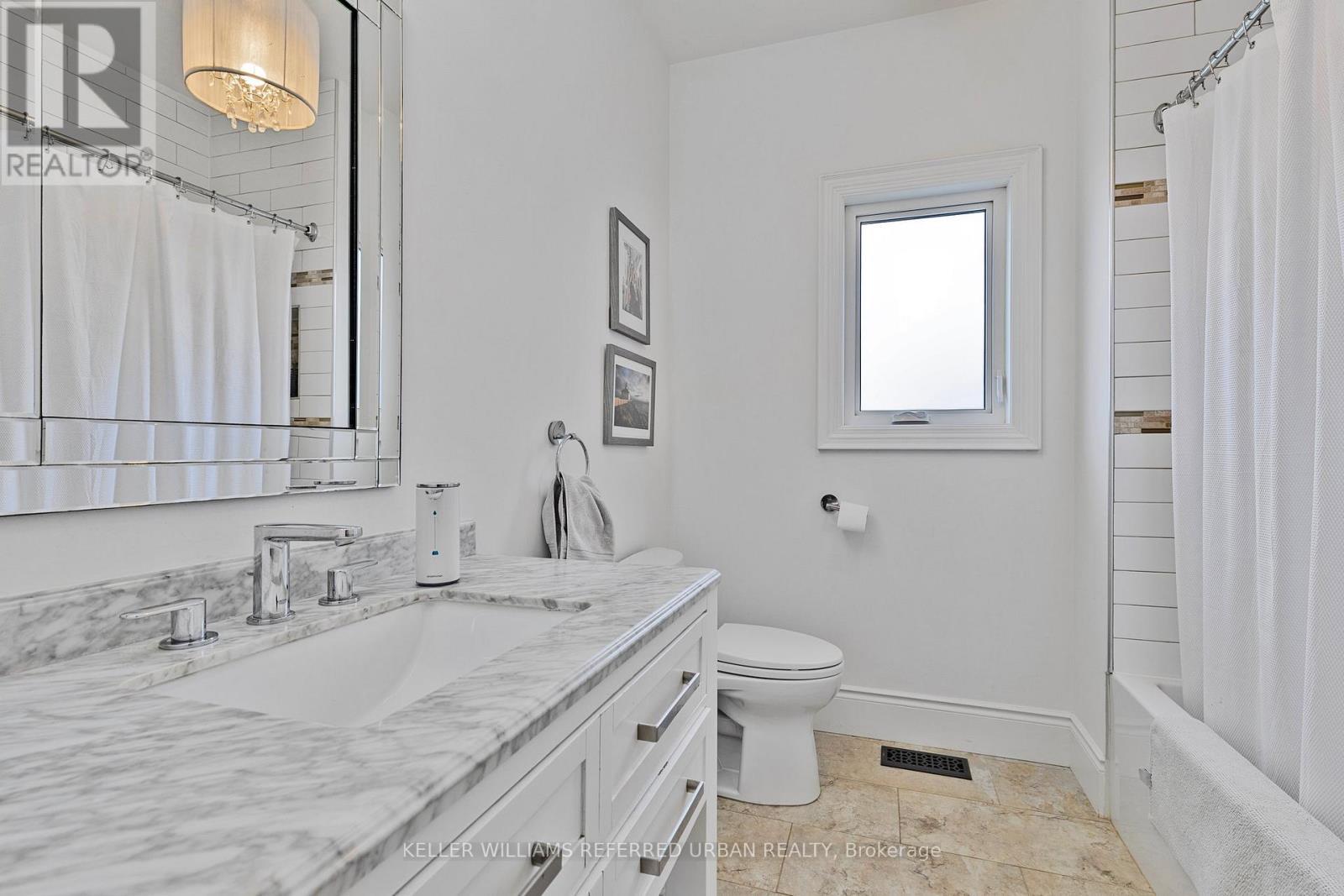 25 Heron Boulevard, Springwater, ON - Indoor Photo Showing Bathroom