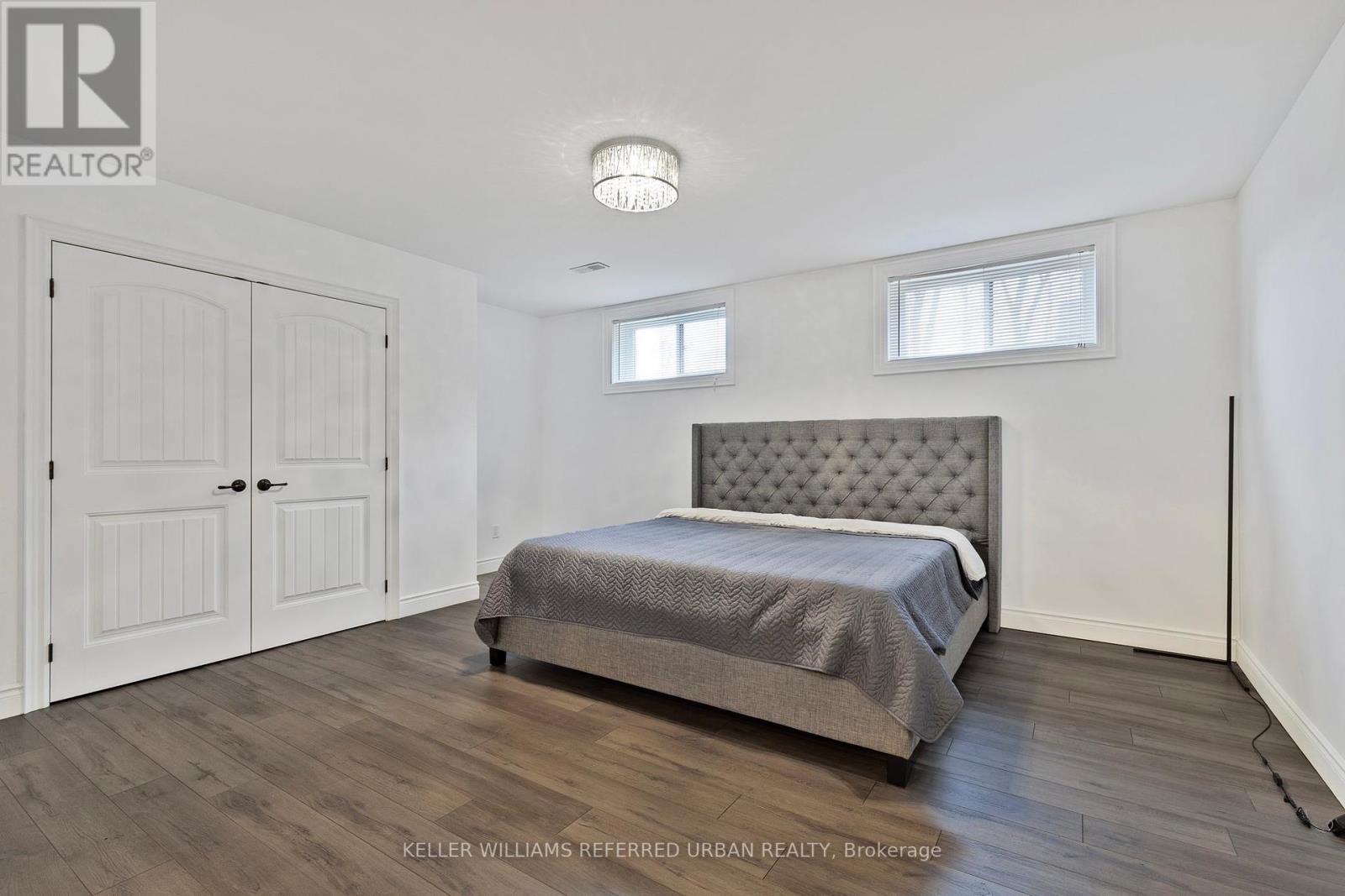 25 Heron Boulevard, Springwater, ON - Indoor Photo Showing Bedroom