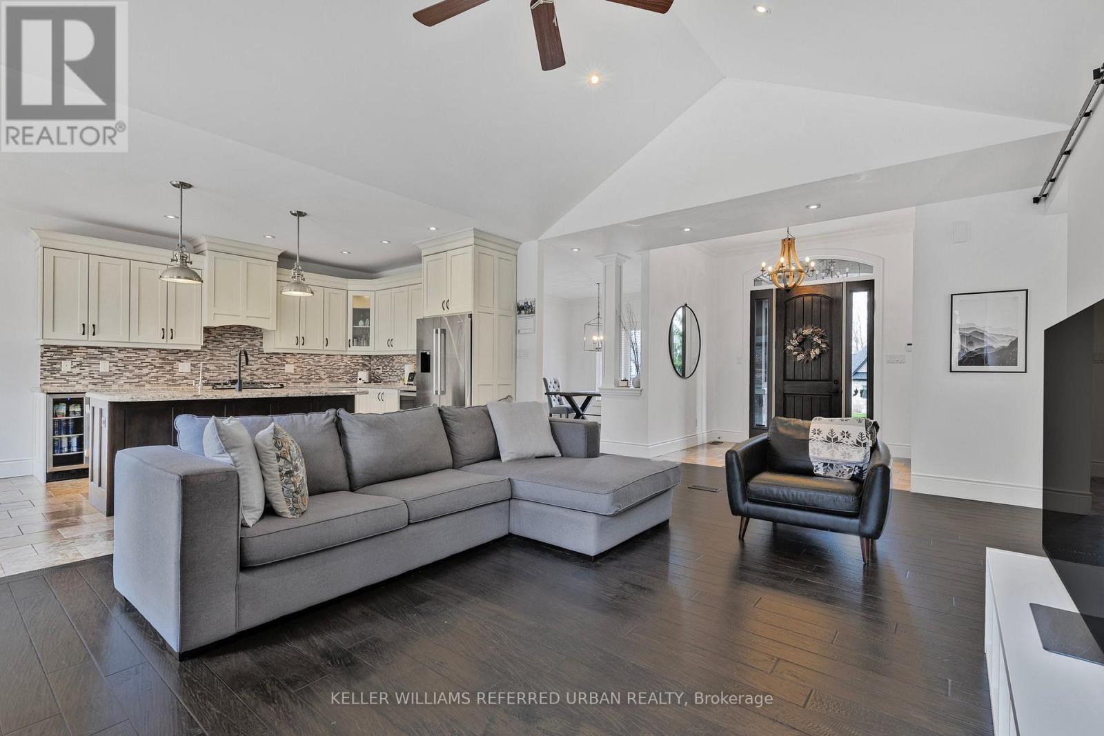 25 Heron Boulevard, Springwater, ON - Indoor Photo Showing Living Room