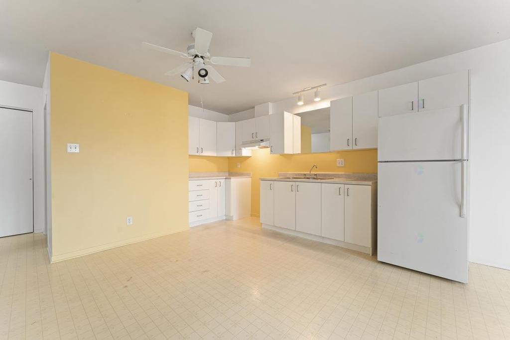 - 117Z - 121Z Rue Dollard, Magog, QC - Indoor Photo Showing Kitchen