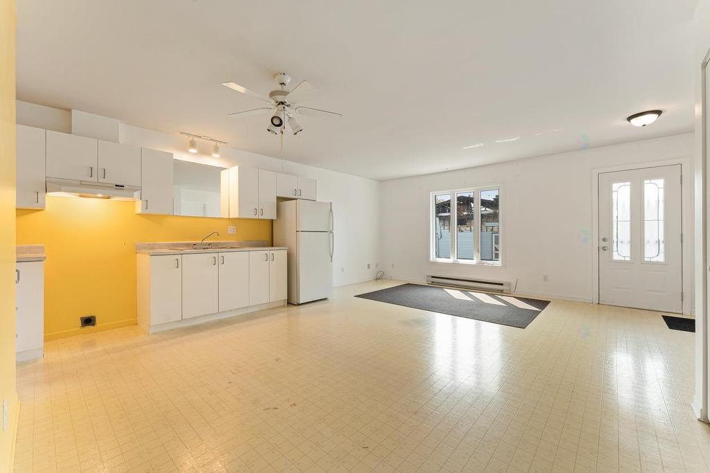 - 117Z - 121Z Rue Dollard, Magog, QC - Indoor Photo Showing Kitchen