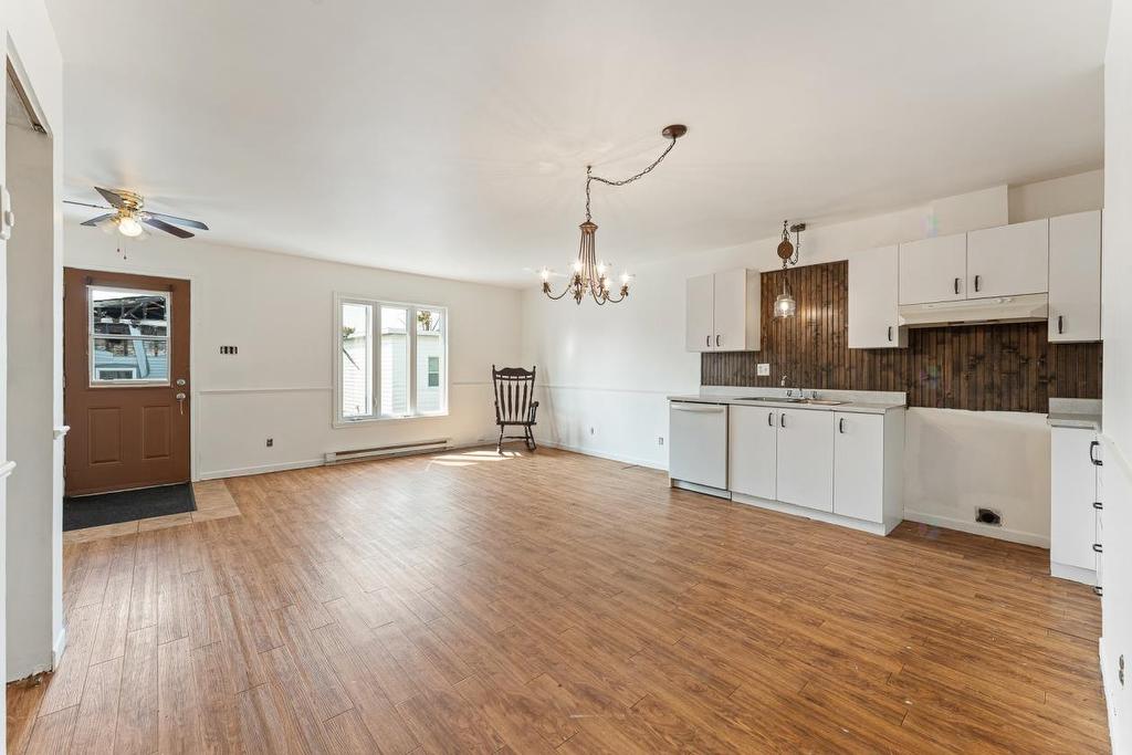 - 117Z - 121Z Rue Dollard, Magog, QC - Indoor Photo Showing Kitchen