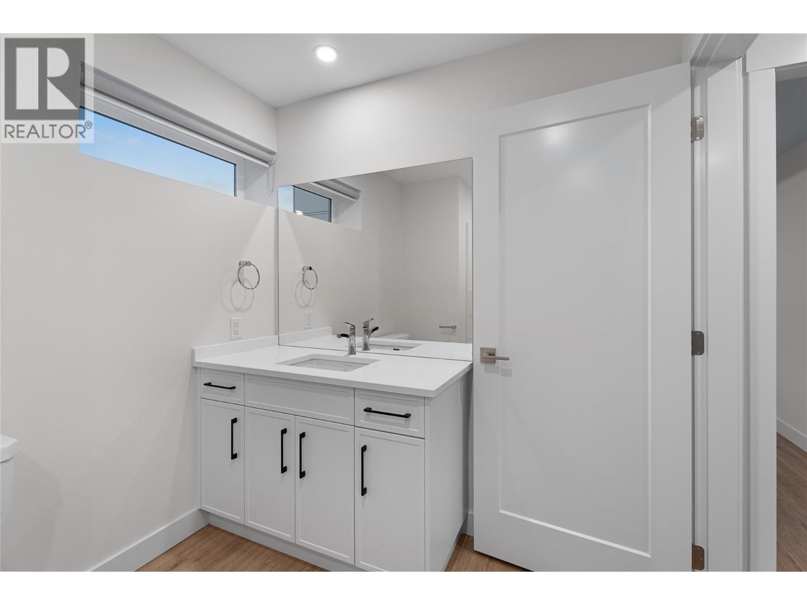 1844 Qu'Appelle Boulevard Unit# 308, Kamloops, BC - Indoor Photo Showing Bathroom