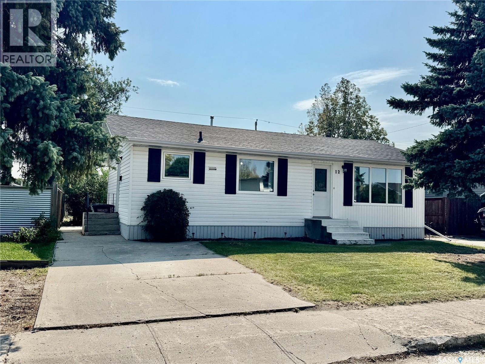 12 King Crescent, Humboldt, SK - Outdoor