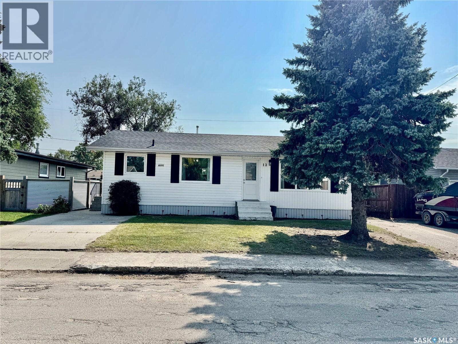 12 King Crescent, Humboldt, SK - Outdoor