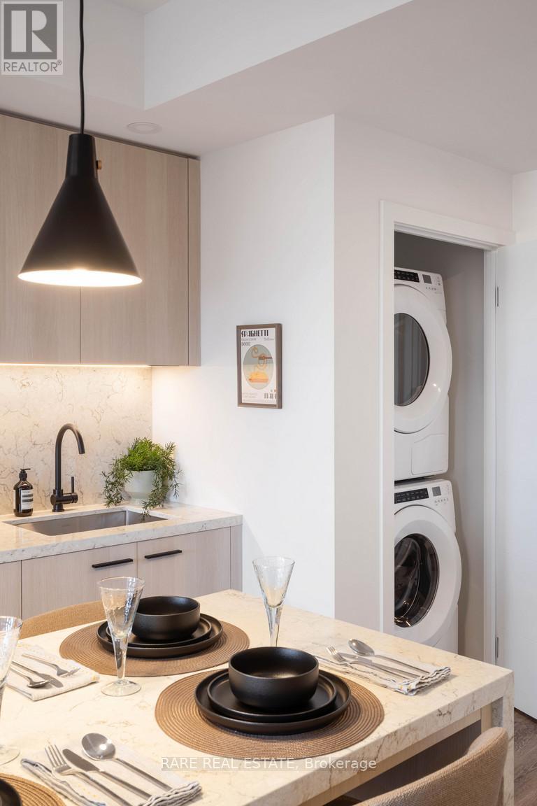 1804 - 30 Mutual Street, Toronto, ON - Indoor Photo Showing Laundry Room