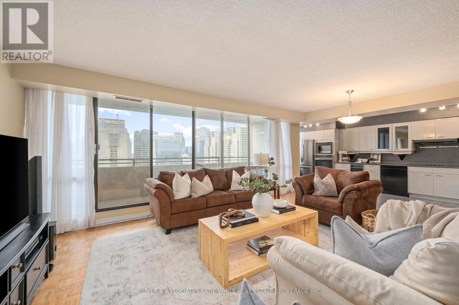 1507 - 380 King Street, London East (East K), ON - Indoor Photo Showing Living Room
