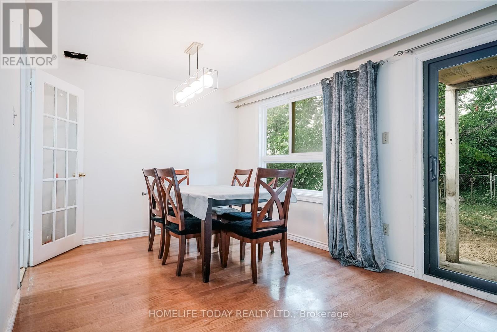 122 Valdor Drive, Toronto, ON - Indoor Photo Showing Dining Room