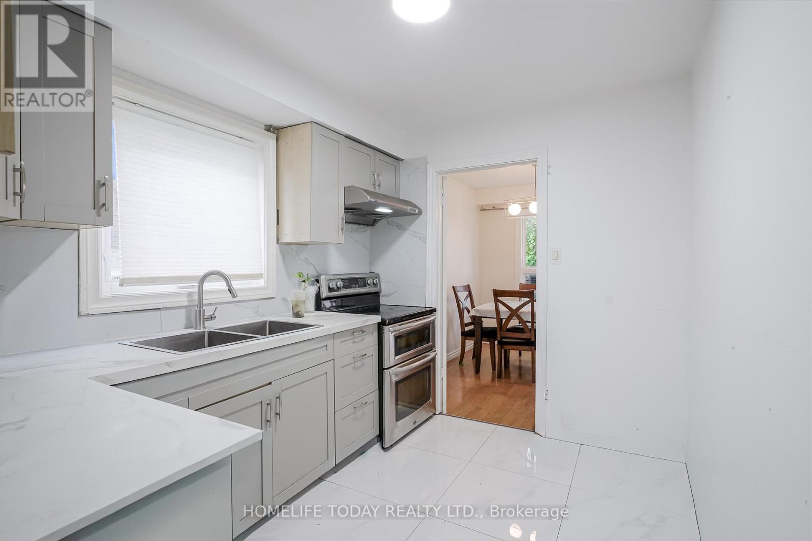 122 Valdor Drive, Toronto, ON - Indoor Photo Showing Kitchen With Double Sink