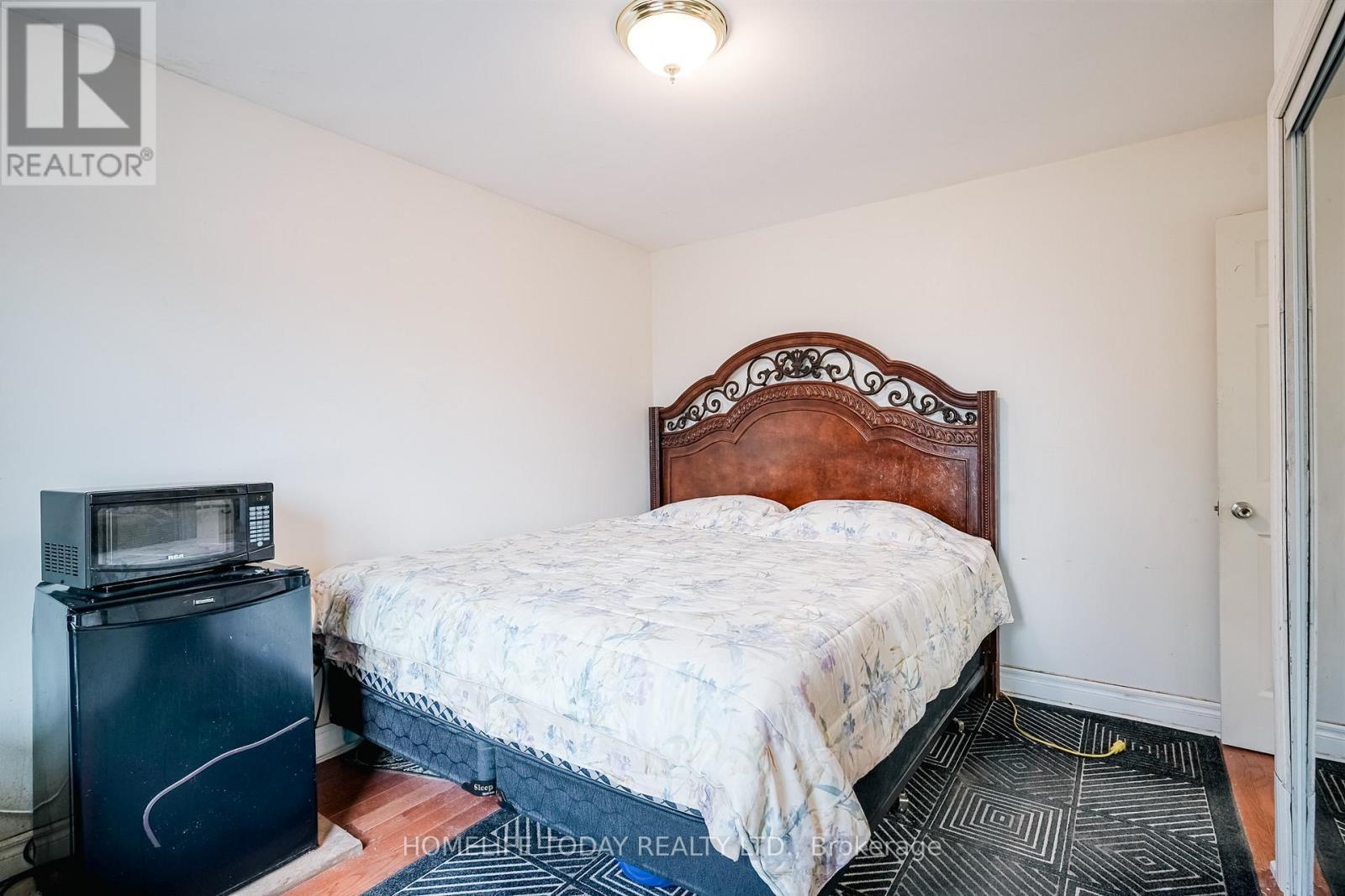 122 Valdor Drive, Toronto, ON - Indoor Photo Showing Bedroom
