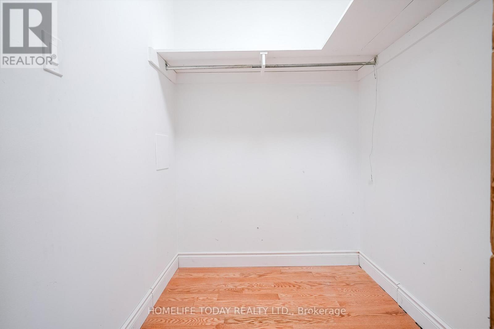 122 Valdor Drive, Toronto, ON - Indoor