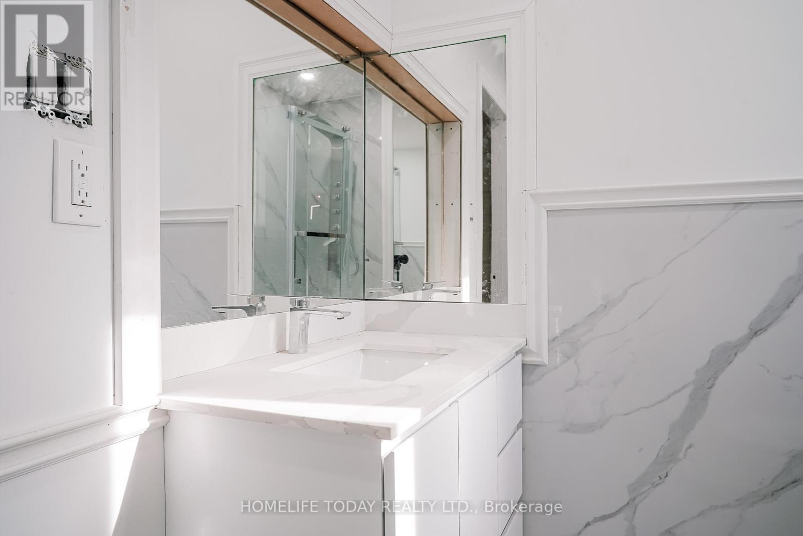 122 Valdor Drive, Toronto, ON - Indoor Photo Showing Bathroom