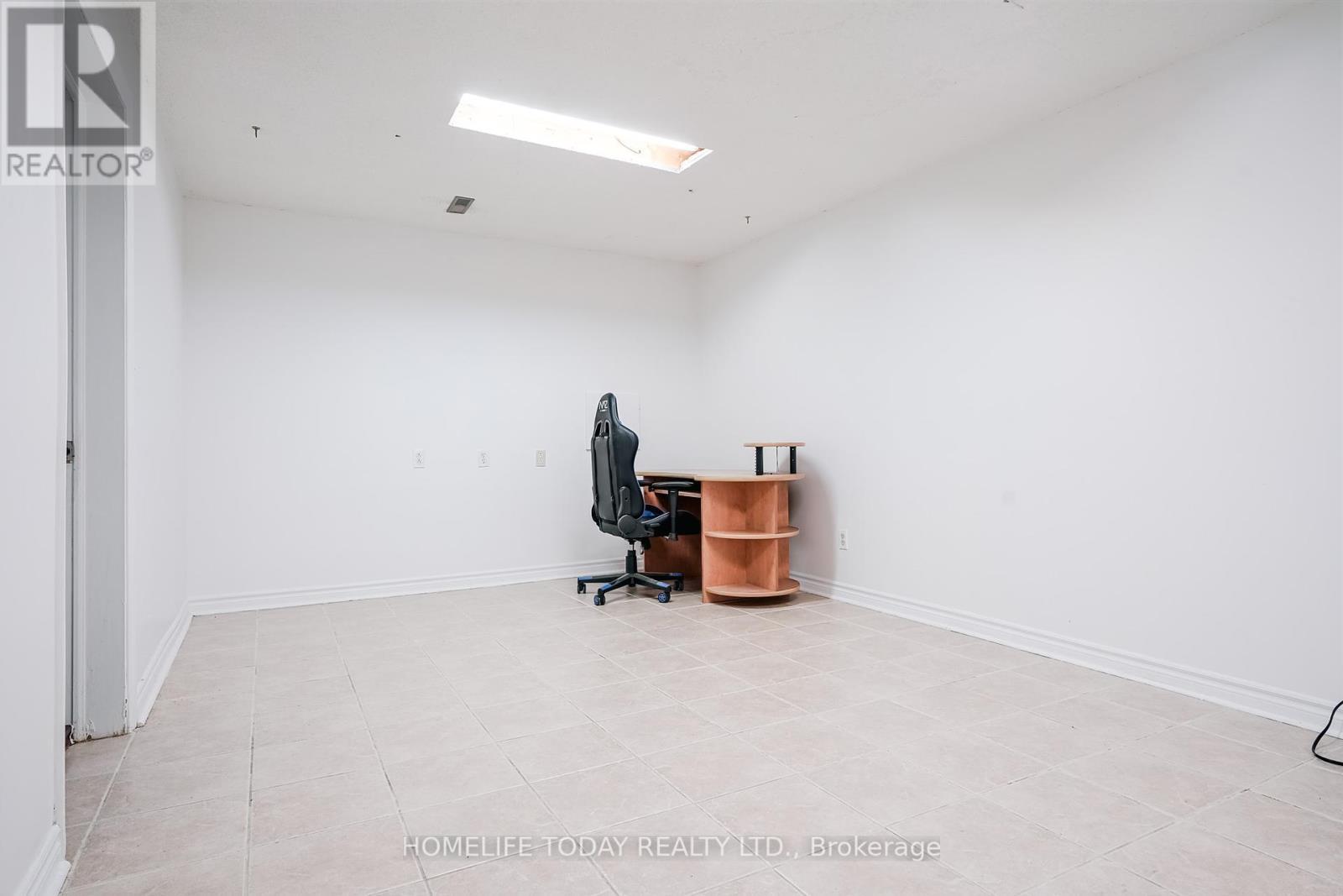 122 Valdor Drive, Toronto, ON - Indoor