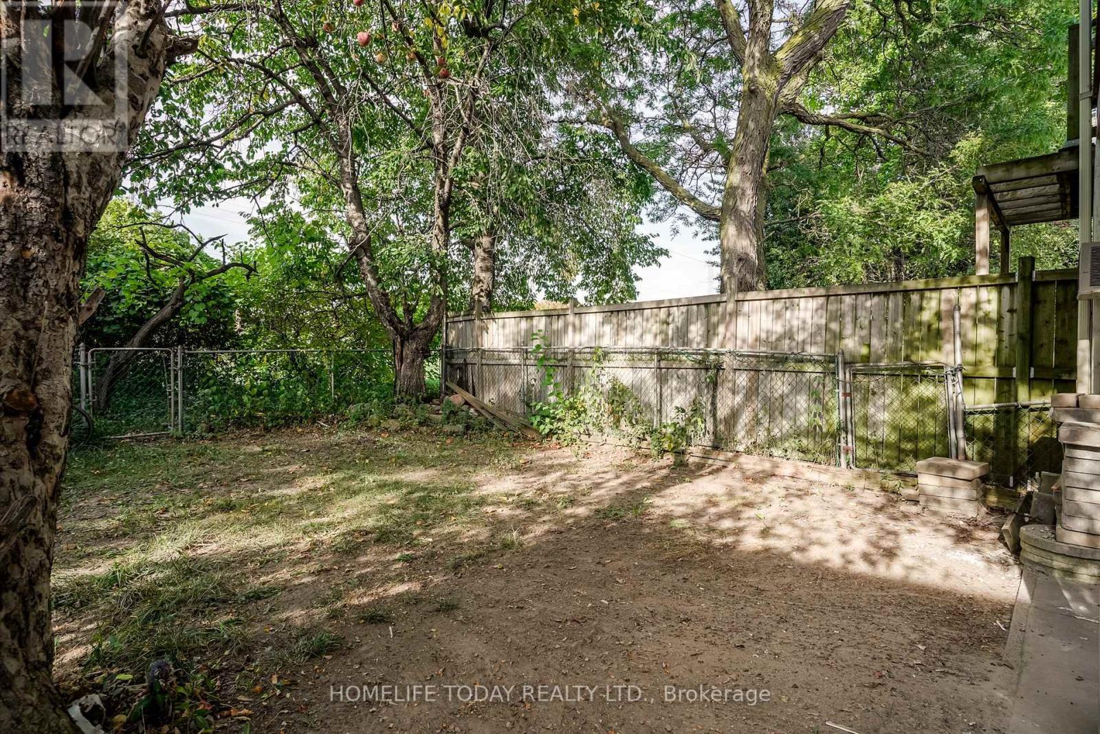 122 Valdor Drive, Toronto, ON - Outdoor