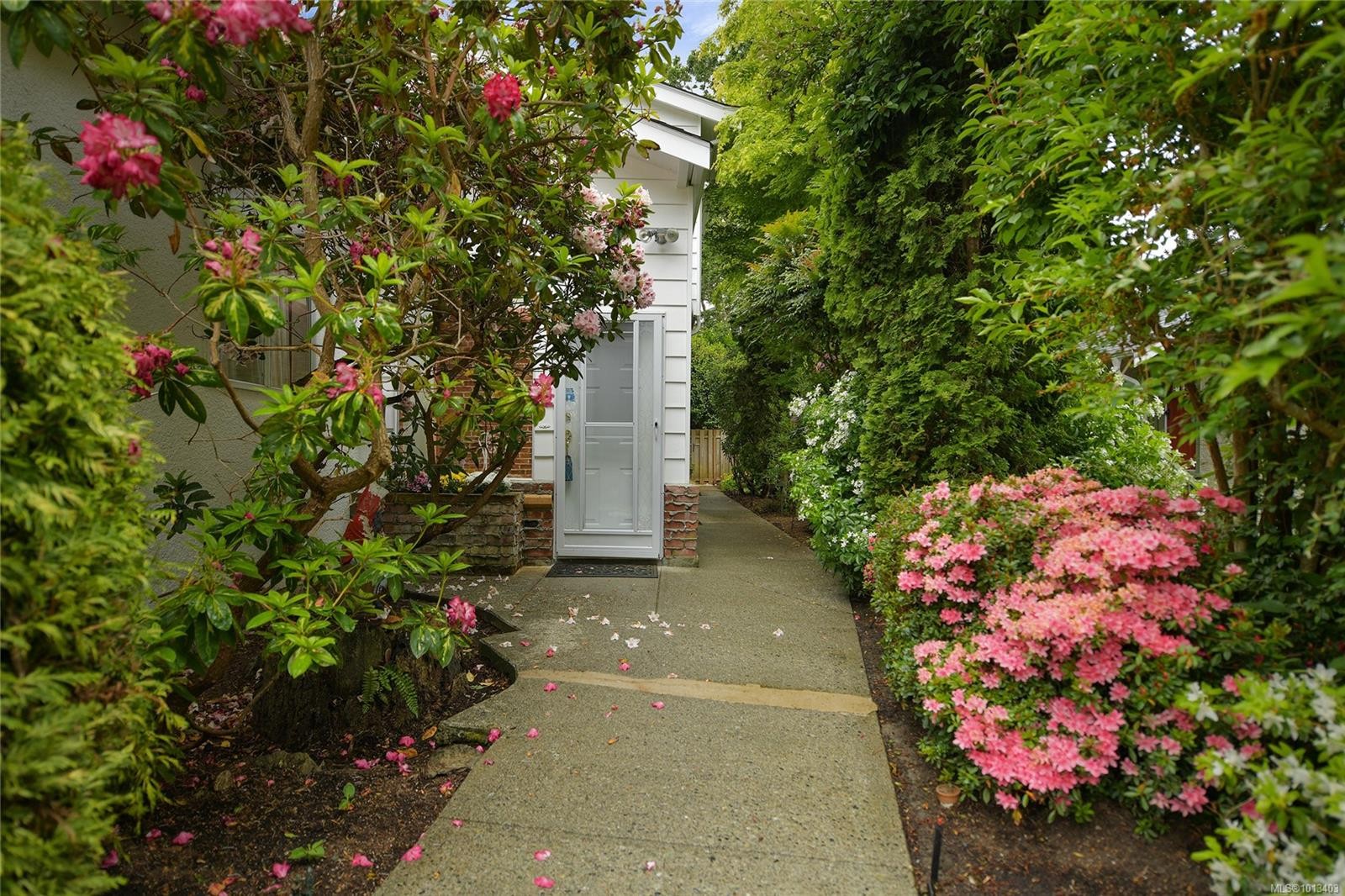 1120 St. Louis St, Oak Bay, BC