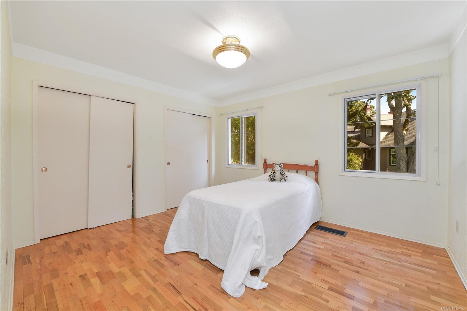 1120 St. Louis St, Oak Bay, BC