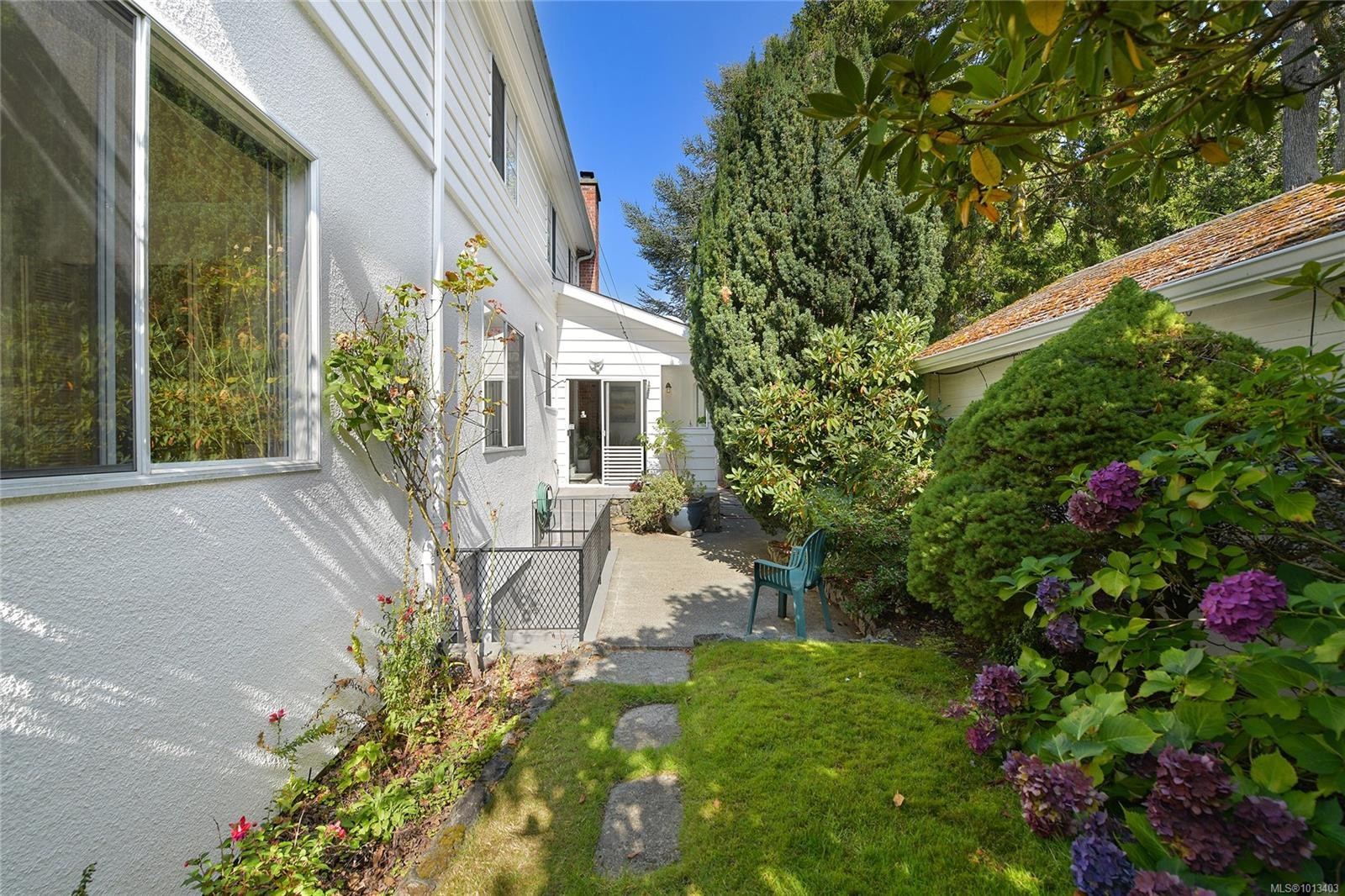 1120 St. Louis St, Oak Bay, BC